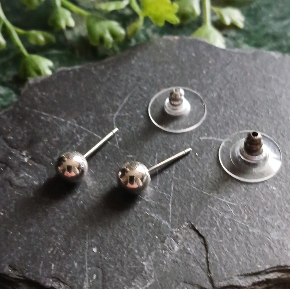E22xx Minimalist Silver Ball Stud Earrings